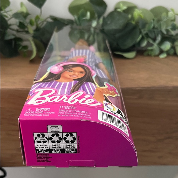 Barbie Fashionista Doll #245 in Purple Stripped Dress, Autistic Barbie - Picture 4 of 6
